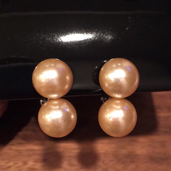 Pearl Clip-On Earrings - Vintage - ** Free with any Purchase** - Picture 1 of 8